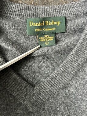 Daniel Bishop 100% Cashmere V-neck Sweater